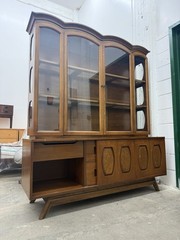 Young Manufacturing Company Mid Century Modern China Cabinet