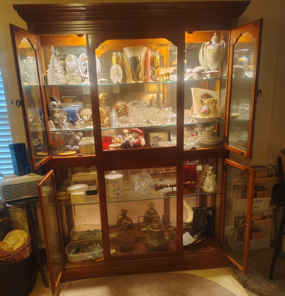 Antique Traditional Brown Wood Glass Display Cabinet 4 Doors 3 Shelves Lighting