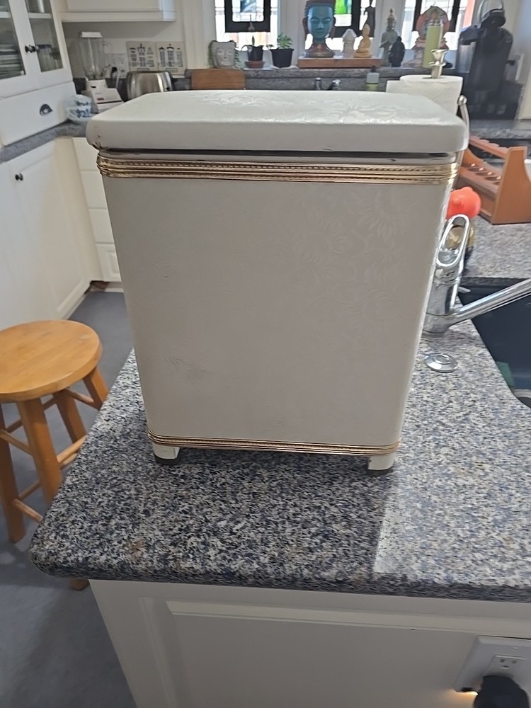 Mini Hamper From 50s 60s BORG / Vogue 12″ Tall x 10″ Wide x 6″ Deep