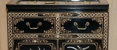 STUNNING VINTAGE CHINESE CHINOISERIE GEISHA GIRLS LACQUER SIDE CABINET SOAPSTONE