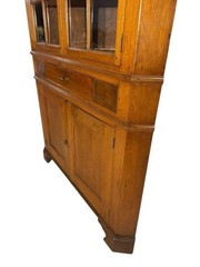 18TH CENTURY SOUTHERN WALNUT PEGGED CORNER CUPBOARD