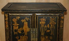 CHINESE EXPORT CHINOISERIE CIRCA 1920 PAINTED LACQUERED WEDDING CABINET WARDROBE