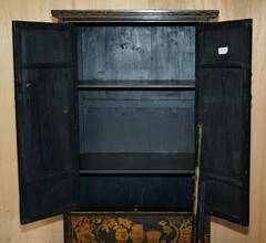 CHINESE EXPORT CHINOISERIE CIRCA 1920 PAINTED LACQUERED WEDDING CABINET WARDROBE