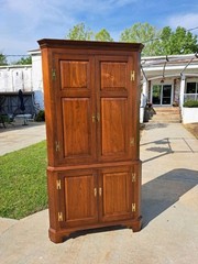Mahogany Two Part Form Corner Cupboard Crafted By Pug Moore 20th-century