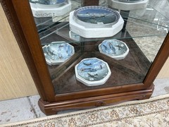 64476 PULASKI Lighted Corner China Cabinet Curio