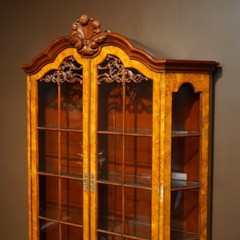 Bombe China display Cabinet traditional mahogany and burl with LED lights