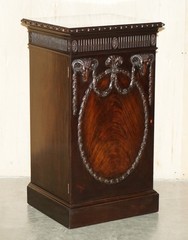 A PAIR OF ANTIQUE REGENCY ADAM REVIVAL FLAMED MAHOGANY PEDESTALS SIDE CABINETS