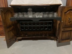 VTG (60’s) FLIP TOP DRY BAR CABINET W/GLASS SET /CASTERS / WINE RACK – ORIG OWNR