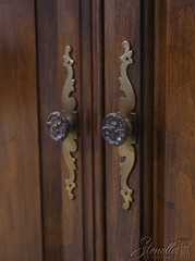 73492: ETHAN ALLEN Maple 2 Door China Cabinet