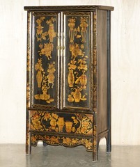 CHINESE EXPORT CHINOISERIE CIRCA 1920 PAINTED LACQUERED WEDDING CABINET WARDROBE