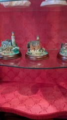 Vintage French Vernis Martin Vitrine – Hand-Painted Serpentine Curio Cabinet