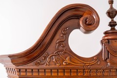 71224: HITCHCOCK Mahogany Georgian Style Lighted Corner Cabinet
