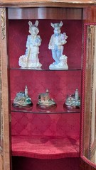 Vintage French Vernis Martin Vitrine – Hand-Painted Serpentine Curio Cabinet