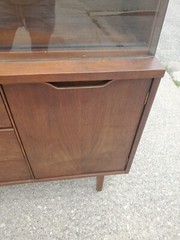 Vintage Mid Century Hutch Stanley Display Cabinet Buffet 54″ X 17.5″x 68.5″