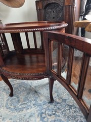Vtg Oval Vitrine Display Cabinet Queen Anne Style Solid Mahogany Beveled Glass