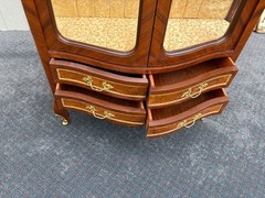 67357 Exquisite Louis XV Style Curio Cabinet with Glass Shelves