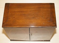 FULLY RESTORED FINE & ANTIQUE GEORGIAN SHERATON COLLECTORS CABINET CIRCA 1820