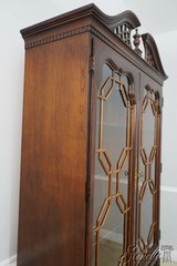 L61982: THOMASVILLE Chippendale Style Cherry Curio Display Cabinet