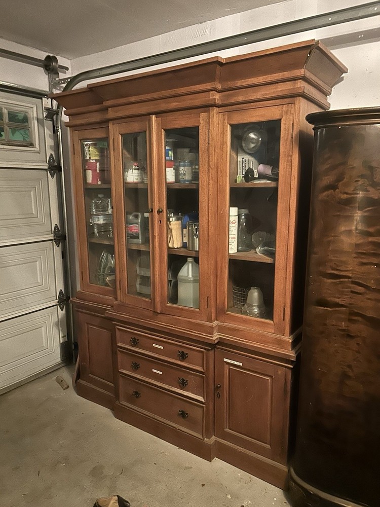 Mid Century Modern Display Vitrine Cabinet, Circa 1950