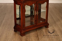Thomasville Mahogany Chippendale Style Lighted Curio Display Cabinet