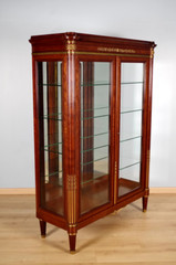Mercier Frères Paris – Louis XVI mahogany and gilded bronze display case