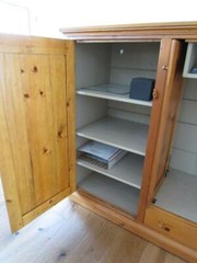 CIRCA 2004 BUCKS COUNTY, PA COUNTRY PINE ENTERTAINMENT CABINET,STEPHEN VON HOHEN