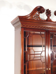 KINDEL Winterthur Collection Mahogany 2 Piece Display Curio Cabinet Breakfront