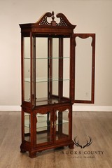Thomasville Mahogany Chippendale Style Lighted Curio Display Cabinet