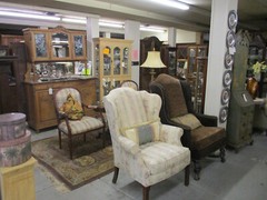 62294 Mahogany Bow Glass Curio China Cabinet HOME MERIDIAN