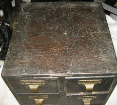 ANTIQUE HOME WOOD CARD FILE CABINET BRASS PLAQUE FOOD RECIPE STORAGE DRAW HOLDER