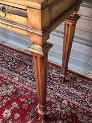 Vintage Weiman Italian Hollywood Regency Style Gilded Display Cabinet. Gold leaf