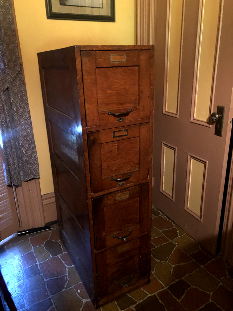 Antique Turn of the Century Oak 4 Draw Filing Cabinet