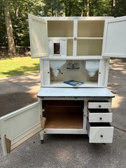 Hoosier Cabinet 1930 “Hoosier Special” model 2842 with original accessories