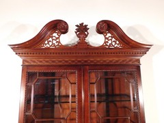 KINDEL Winterthur Collection Mahogany 2 Piece Display Curio Cabinet Breakfront