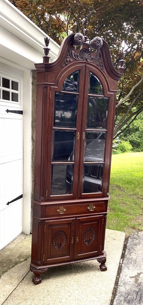 VICTORIAN MAHOGANY CHIPPENDALE CORNER CHINA CABINET