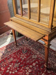 Vintage Weiman Italian Hollywood Regency Style Gilded Display Cabinet. Gold leaf