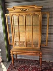 Vintage Weiman Italian Hollywood Regency Style Gilded Display Cabinet. Gold leaf