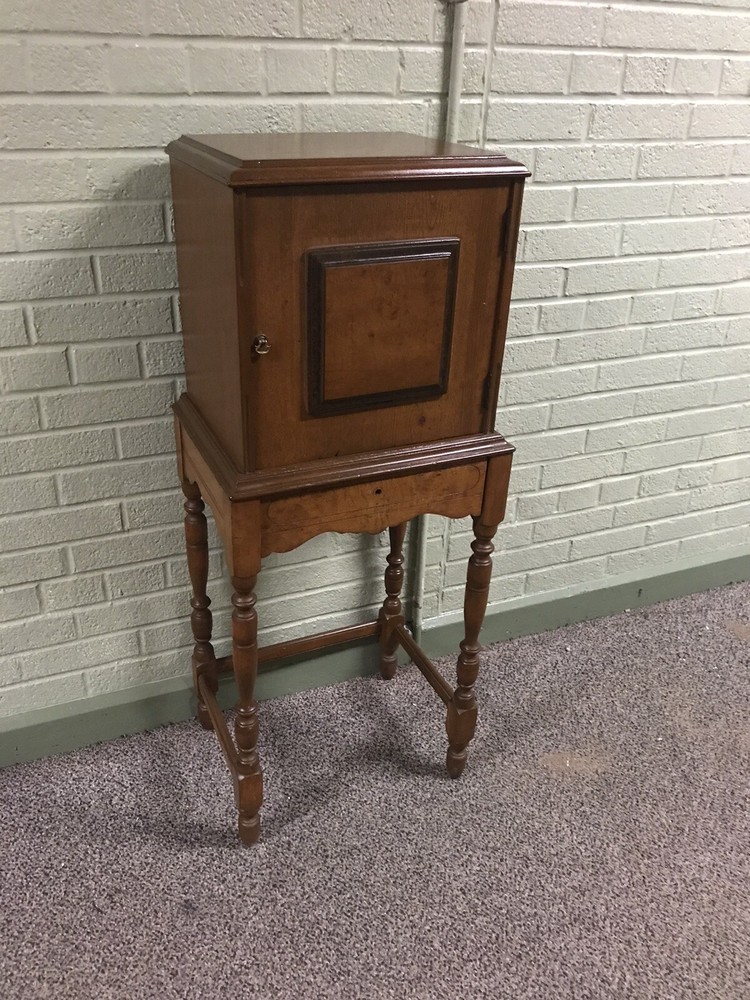 ANTIQUE VTG WOOD RECORD ALMBUM LP STAND CABINET 42.5” TALL X 17 X 12 3/4” DEEP