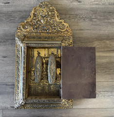 Antique Ornate Brushes Hammered Brass Mirrored Cabinet Shoe Shine Cabinet
