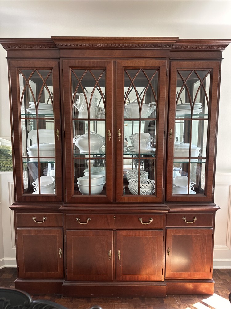 ETHAN ALLEN 18th Century Inlaid Mahogany Chippendale Breakfront China Cabinet