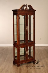 Thomasville Mahogany Chippendale Style Lighted Curio Display Cabinet