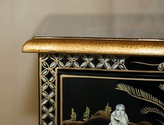 DECORATIVE CHINESE CHINOISERIE GEISHA GIRLS LACQUER SIDE CABINET SOAPSTONE