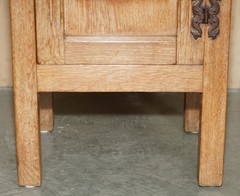 1930’S TUDOR FURNITURE ENGLAND SOLID OAK NIGHTSTAND BEDSIDE TABLE PART OF SUITE