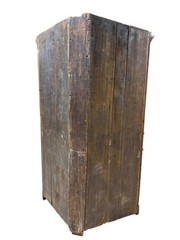 18TH CENTURY SOUTHERN WALNUT PEGGED CORNER CUPBOARD
