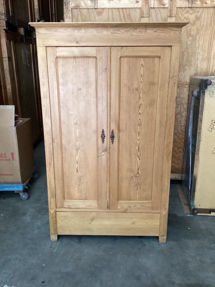 Antique Pine Two Door Wardrobe Cabinet With Removable Shelf & Bar Has Rack