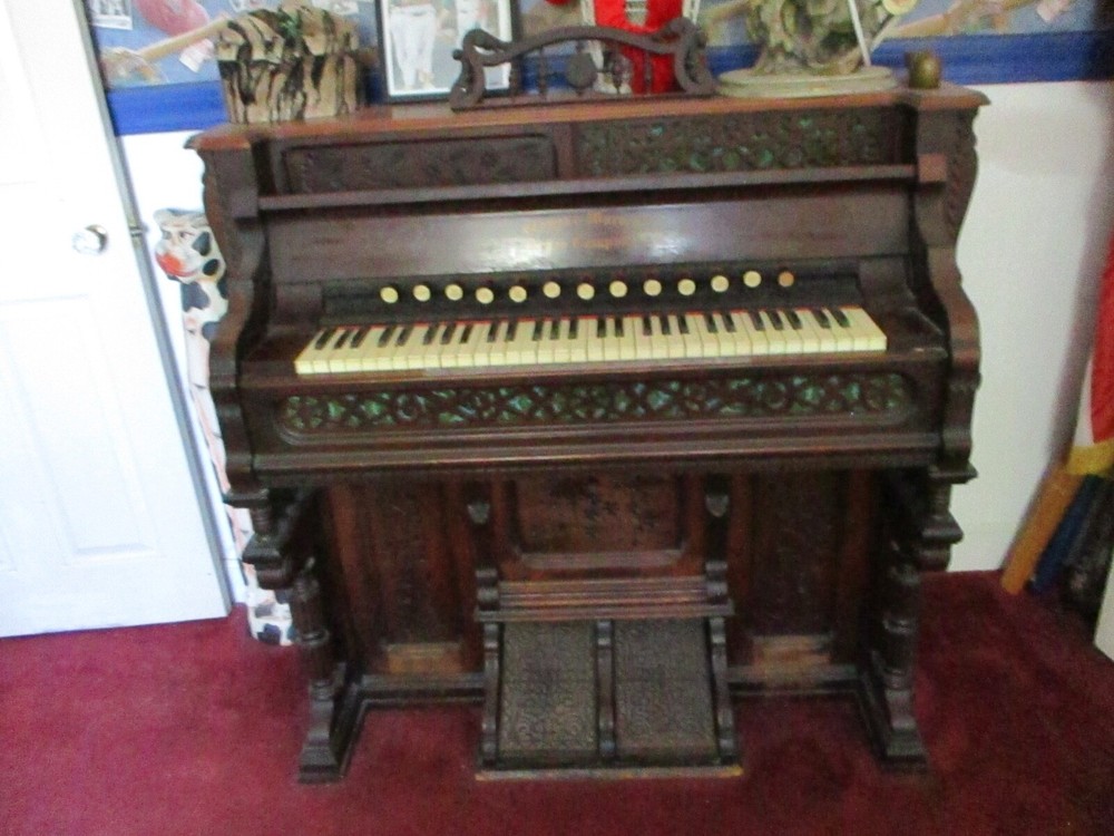 ANTIQUE VICTORIAN WALNUT CLOGH & WARREN PUMP ORGAN. VG TO EXC COND. W/C PICKUP