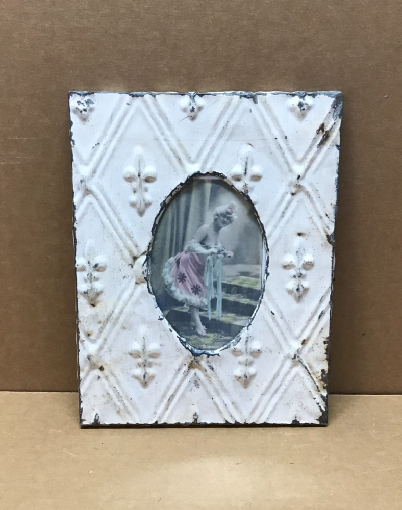 VTG Shabby 9×11 Photo 4×6 Oval White Tin Ceiling Picture Frame Chic Old 630-26B