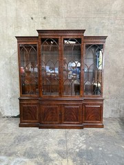 Henredon George III Style Mahogany Breakfront China Cabinet – Glass Doors