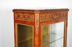 Transition style display case in Linke’s taste, violet wood, circa 1880