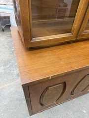 Young Manufacturing Company Mid Century Modern China Cabinet